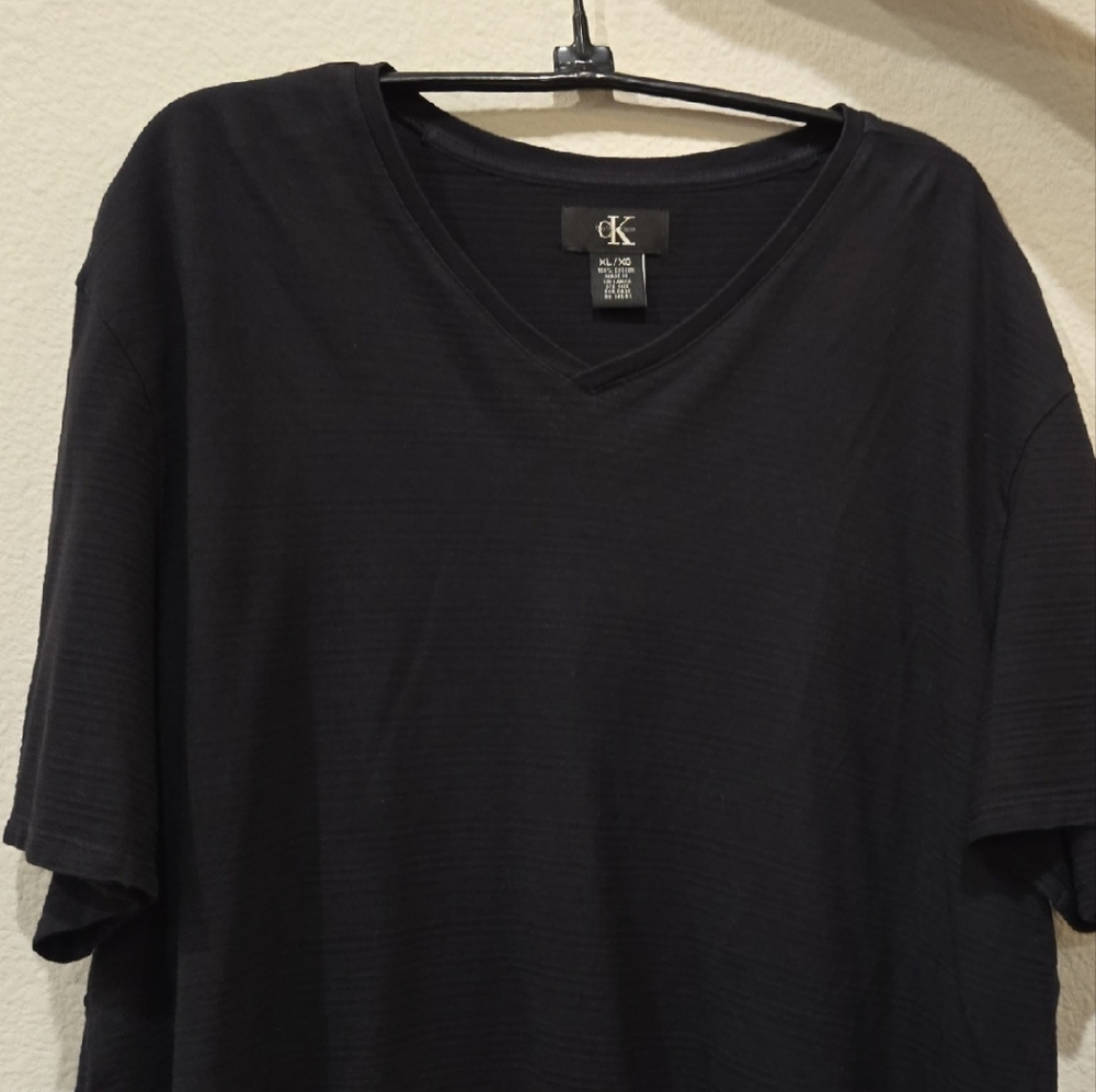 CALVIN KLEIN Black V-Neck Shirt (XL) / so soft